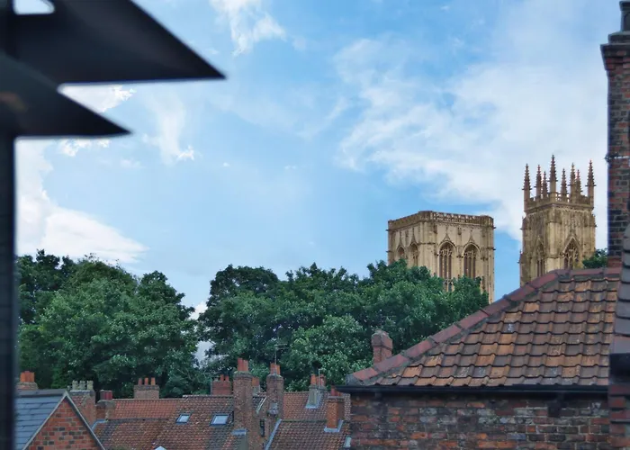 Aspire - 2 Bed, Parking, 3 Minute Walk To Minster